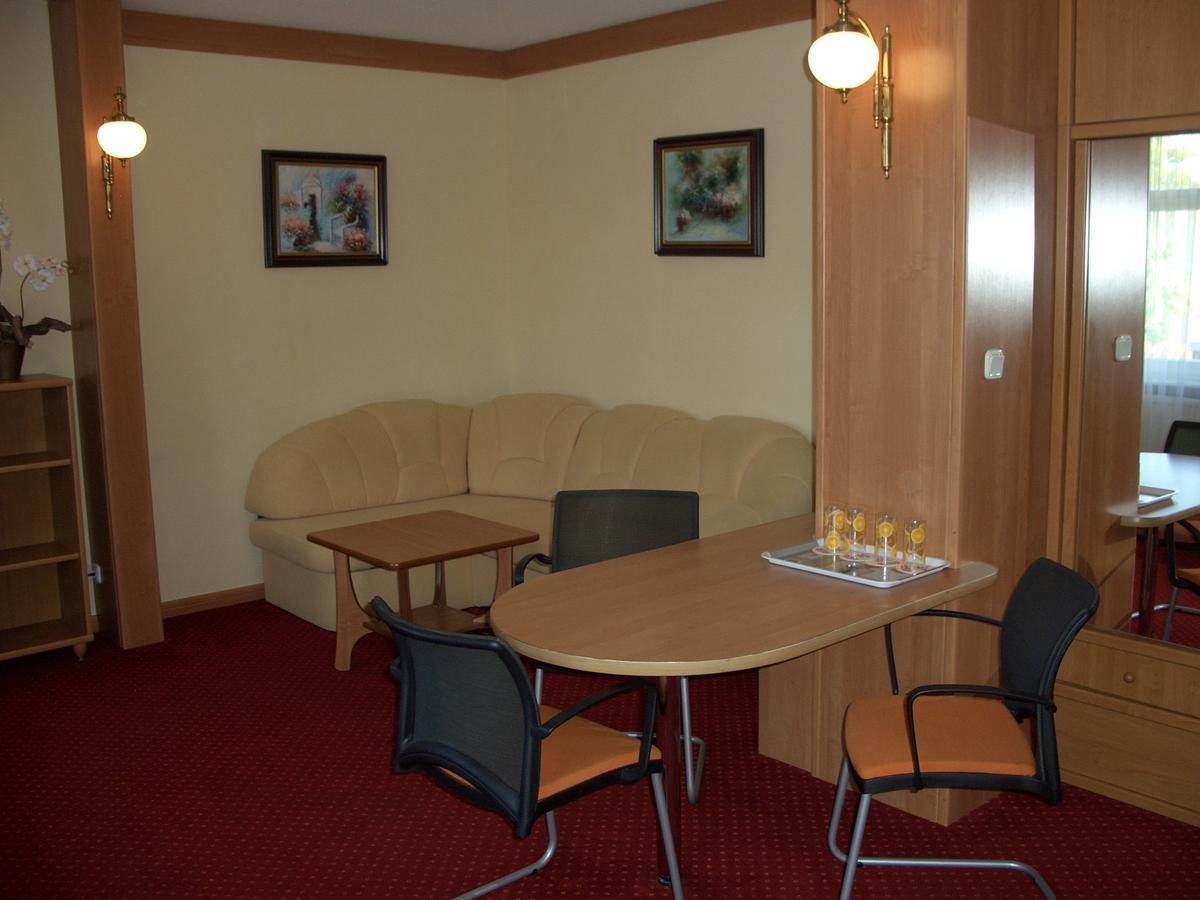 Hotel Alga Ustka Exterior photo