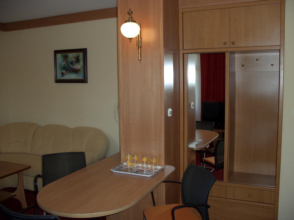Hotel Alga Ustka Exterior photo